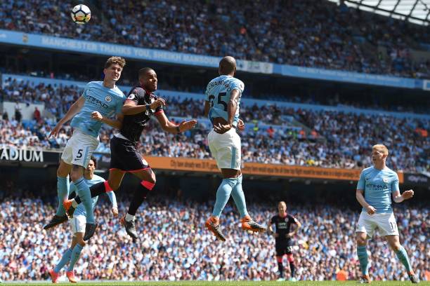 表现吸引了 表现吸引了